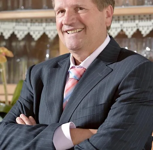 מלון Alpenhof 3*